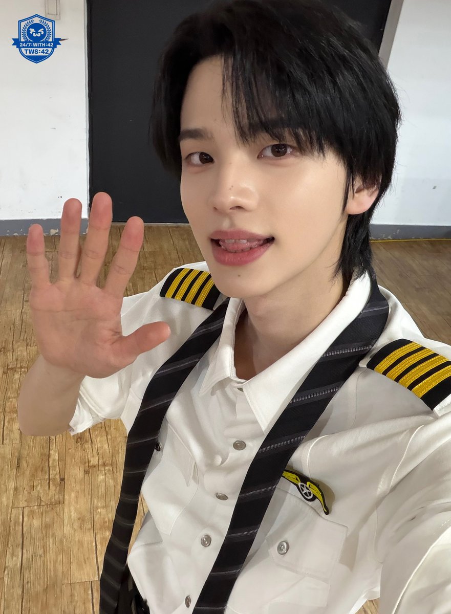 TWS_INTL's tweet photo. [42 MEMBERSHIP] 260802

[TWS:42] TWS with 42 : TWS:AIRLINES✈️ Selfies

#TWS #투어스 #247WithUs https://t.co/KcPyAgAGXx