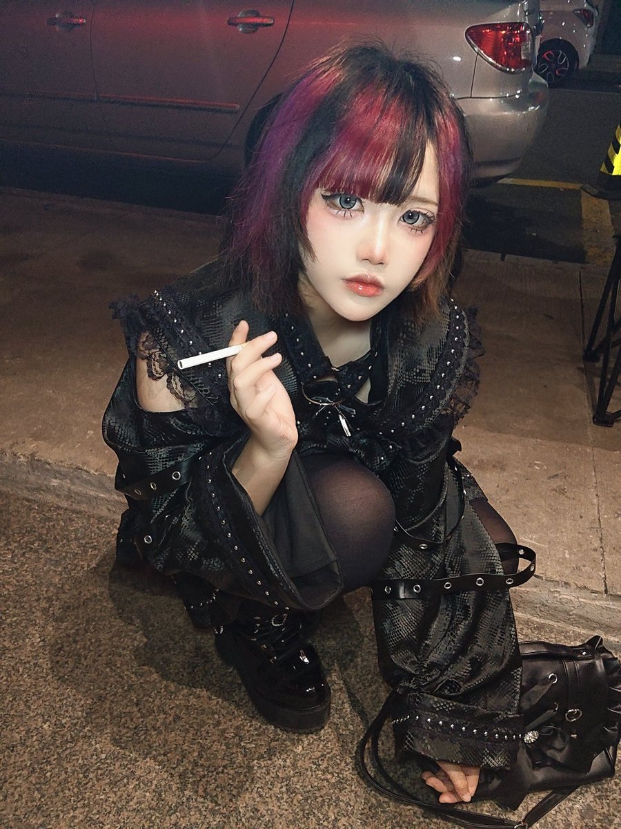 Velial54's tweet photo. 孤独是一种��，比海深，比天浅 https://t.co/itaGgZ8Esq