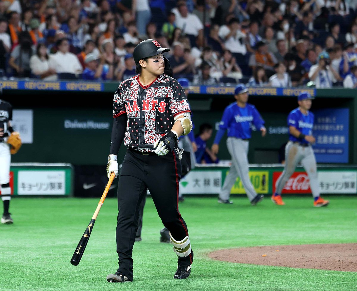 TokyoGiants's tweet photo. 【九回裏】巨人 1-2 DeNA

最終回の攻撃は、出塁することができず、ゲームセット。 https://t.co/N4xexOQfo2