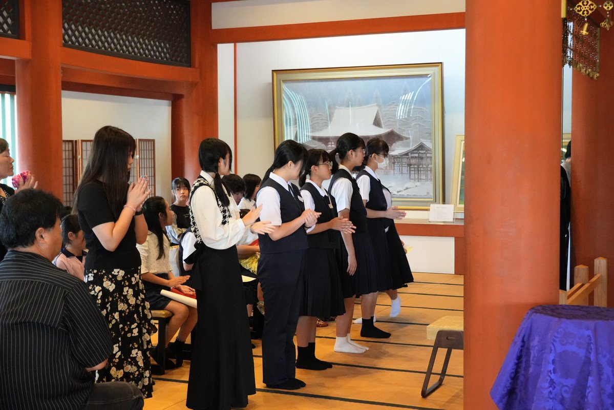 HikaruFM's tweet photo. 毛越寺あやめまつり写生コンテスト表彰式

平泉町の毛越寺では、あやめまつり開催期間中の6月28日に、写生コンテストが行われましたが、8月2日に本堂においてその表彰式が行われました。
https://t.co/5o00pHga5X https://t.co/3JRl0HCLJF