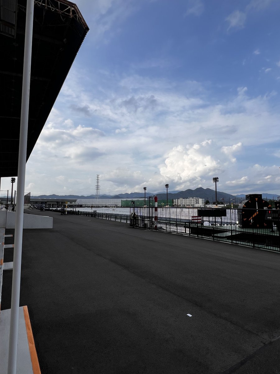 gj2aaaa's tweet photo. SGすっぽかして桐生来ちゃった
真白ちゃんのレース見に来たのに今日1走しかない。 https://t.co/QdL2v9pQWF