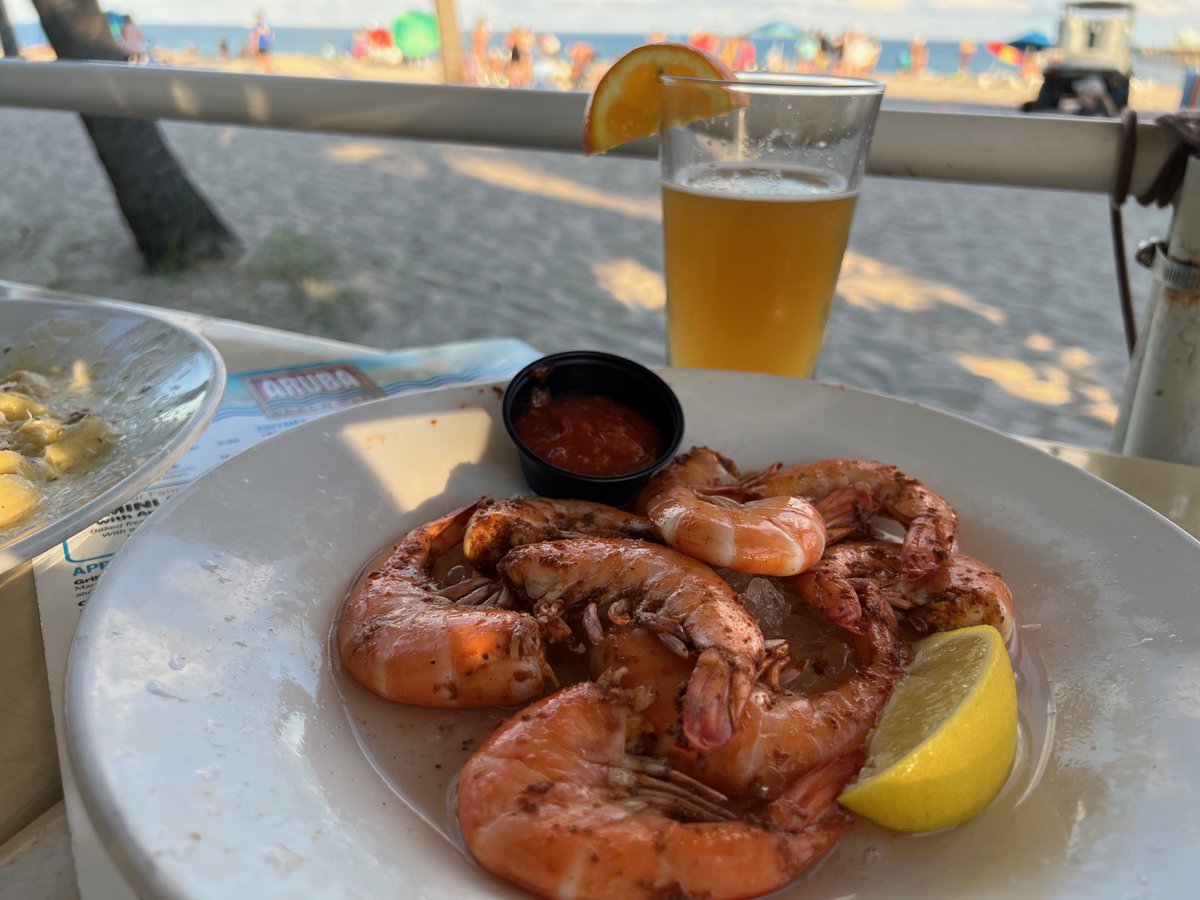 arubabeachcafe's tweet photo. Make it a spicy Sunday funday with our mouthwatering ๐ค๐ถ๐ด 1/2 pound Peel & Eat Old Bay Spiced Shrimp & ice cold Blue Moon! ๐บ ๐๐Happy Hour 4 to 7pm at any of the bars or cocktail tables. ๐น๐๐บ #brunch10amto12pm #livemusic #freshseafood #lbts #southflorida #arubabeachcafe https://t.co/9yxWlyjUgR