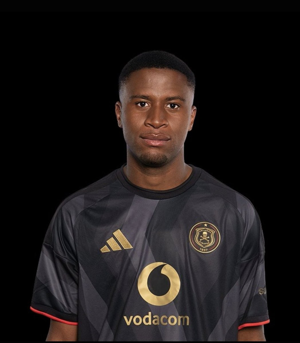 khazamula37's tweet photo. Here we are being robbed of top notch football...honestly hay kabi  but our coach has a captain curse on him ...this boy was bought specifically  to replace Mbokazi ...Sibisi must fight for postion with  Seema https://t.co/XiYDOux4oS