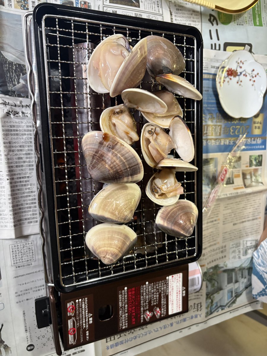 kyamad's tweet photo. 兄弟と子供たち連れて、大叔父の家の掃除からの卓上BBQ🍖🍖お高い海鮮めちゃ美味いです！ https://t.co/nVPT1Phcps