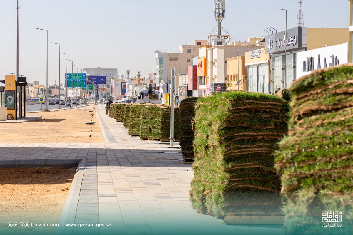 Qassimmun's tweet photo. | تشجيرٌ يعزز جودة الحياة |🍀

تواصل #أمانة_منطقة_القصيم أعمالها في زراعة الأشجار والزهور والعناية بالمسطحات الخضراء؛ للإسهام في تحسين المشهد الحضري، وتعزيز الاستدامة البيئية، وتهيئة بيئة أكثر جمالًا وجودةً للحياة. https://t.co/xH3ByZOydr