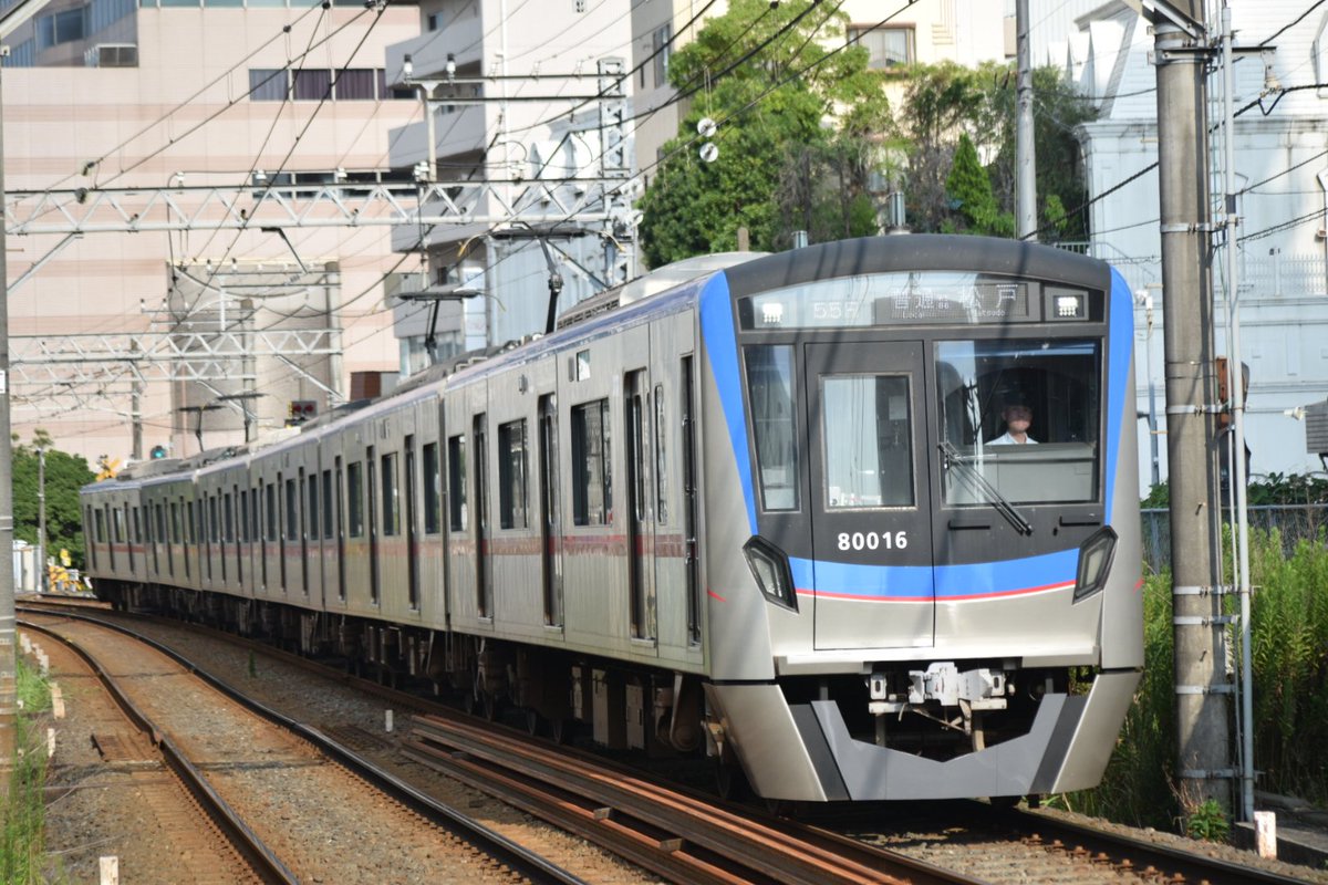 atlas1032's tweet photo. 16:22に新千葉～京成千葉間の新千葉3号踏切で撮った京成80016Fの普通松戸行です。#トプナンの呪い ですが、約半年ぶりの遭遇です。#京成電鉄 #千葉線 #京成千葉線 #松戸線 #京成松戸線 #80000形 #京成80000形 https://t.co/Vax3upuozl