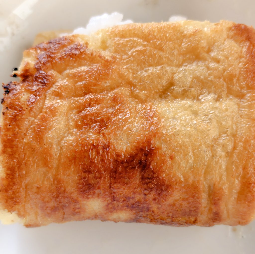 87mogchan's tweet photo. #油揚げ
両面焼いて
そこにとろけるチーズ
ご飯乗せて塩コショウして軽くジュー
それを巻いて食べるだけ〜
白米だけ食べるよりも食べた感ある〜😋

#簡単ご飯
#おうちごはん https://t.co/Z2b5wDNffy