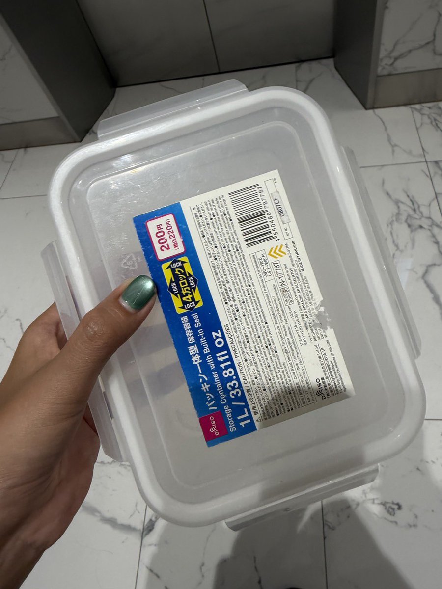 nongait1's tweet photo. อัพเดต
- พอตำรวจขู่ว่าจะส่งกลับประเทศ พลาสปอตก็ไม่มี นางเลยสารภาพว่าทำจริง โดยเอากล่องเงินไปซ่อนที่ห้องน้ำ ตอนนี้เจอของกลาง(กล่องเงิน) แต่เงินหายไปหมด ตอนนี้ พสจ ถูกคุมตัวไว้ที่ สน. https://t.co/SVCIr8KXMA
