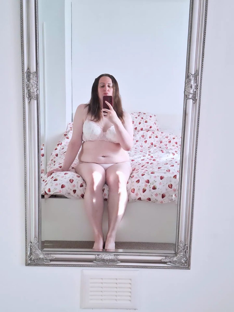 JodieADX's tweet photo. New Lingerie 👙 • Bed Mirror Selfies 📸 https://t.co/ONomoBqySJ