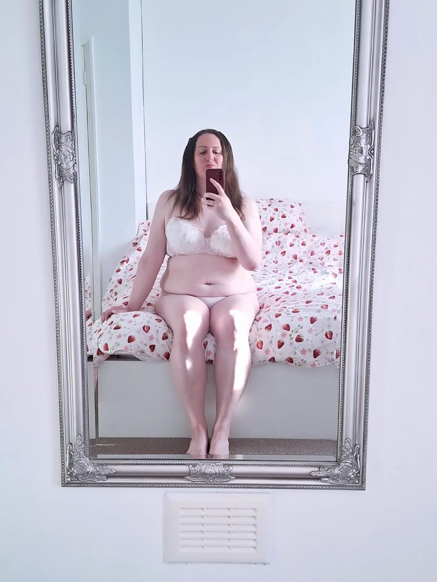 JodieADX's tweet photo. New Lingerie 👙 • Bed Mirror Selfies 📸 https://t.co/ONomoBqySJ