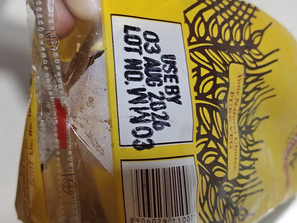 ShresthaBansi's tweet photo. Found a black foreign particle inside a packet of brown bread. This is a serious food safety concern. Requesting Shri Tukaram Mundhe Sir and @fssaiindia to investigate and take appropriate action. I have photo evidence.

#FoodSafety #FSSAI https://t.co/3c1dD4tQbQ