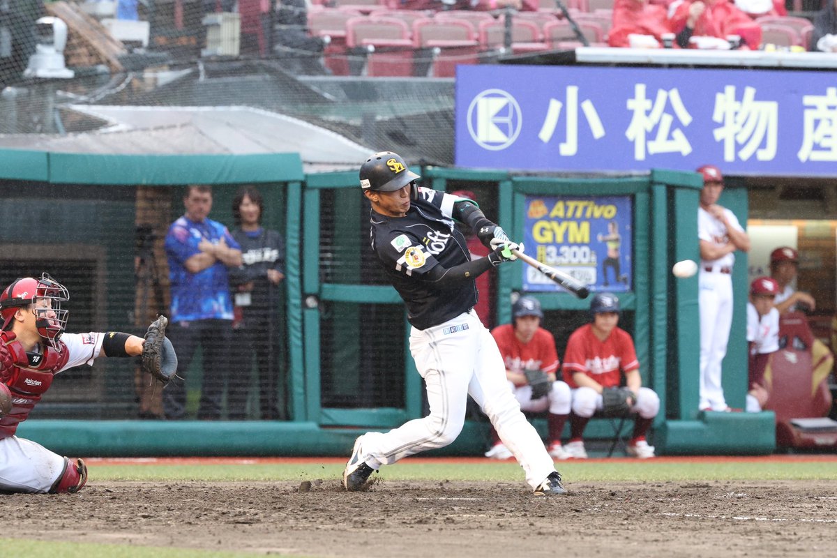 506_sh's tweet photo. RT @takafullc2: 今宮健太選手も適時二塁打で続きました‼️

3点差に広げました👏 https://t.co/Y8b4zmHmQW