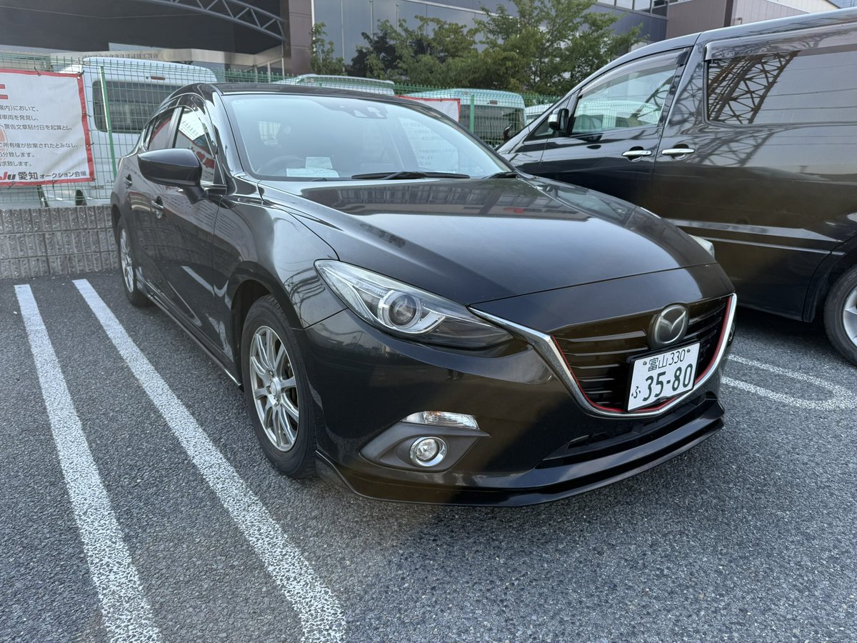 MicasaTrading's tweet photo. アクセラXD 16.1万キロ
車検9年5月まで
軽油+6速MT！
サンルーフ、レーダークルーズ、シートヒーター、運転席電動、バックカメラなど
北陸マツダで車検受けてる
左前と右後傷凹有
H26/5年式

とりあえず乗って帰ってますがエアコンも効くし便利で燃費良いですね。
36万円で乗って帰れます。 https://t.co/95tvUTEGGl
