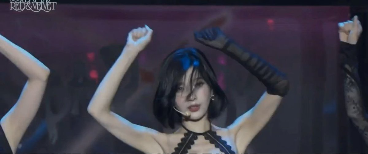 seurrene_'s tweet photo. thank you god for short hair joy https://t.co/vyvWv7KKdy