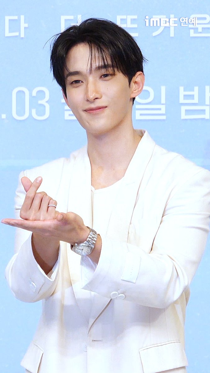 imbcenews's tweet photo. [Shorts] #도겸 지상파 첫 MC 도전!👊🏻 심호흡하며 등장★
#내남은연애 #도겸 #DK #세븐틴 #SEVENTEEN #제작발표회 #iMBC연예

⬇️영상 Click Plz⬇️
https://t.co/tlTj8qGRJF https://t.co/ClE0sazjcx