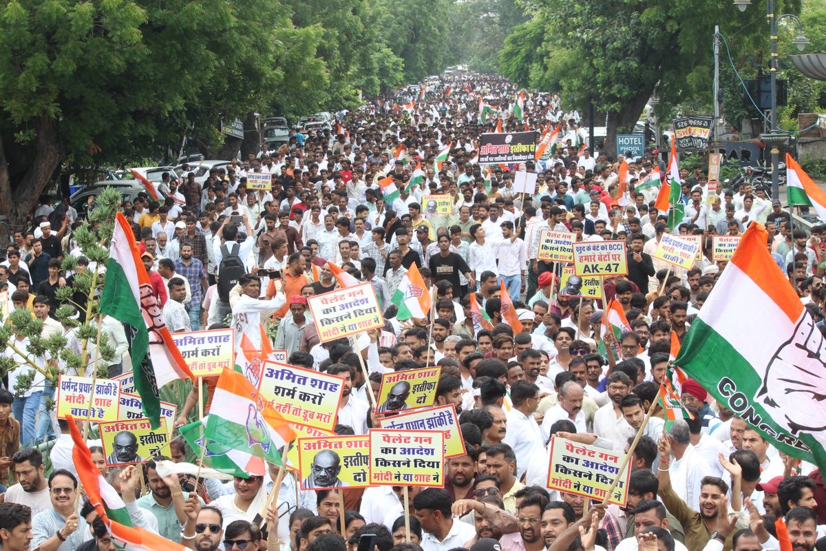 INCRajasthan's tweet photo. अमित शाह इस्तीफा दो

दिल्ली में छात्रों पर हुए लाठीचार्ज, पेलेट गन के इस्तेमाल और हिंसक कार्रवाई के विरोध में कोटा में #छात्रों_की_गूंज कार्यक्रम में केंद्रीय गृह मंत्री अमित शाह के इस्तीफे की मांग की गई

दमन, तानाशाही, लाठियों और गोलियों के बल पर देश के युवाओं की आवाज़ को दबाया नहीं जा सकता।