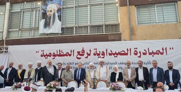 khaledbobbo's tweet photo. اهتمام دبلوماسي بمبادرة صيدا https://t.co/6dA9aa1rRj…
علم "أيوب" أنّ عدة سفارات عربية وغربية أبدت اهتمامًا باللقاء الجامع الذي حصل في صيدا حول قانون العفو، والحصول على كافة تفاصيله، سواء أسماء الحاضرين من النواب والفعاليات، أو نصوص الكلمات التي أُلقيت.
 
في المقابل، أشارت مرجعية رسمية، في لقاء خاص، إلى أنّ اللقاء الصيداوي وضع خطًا لا يمكن تجاوزه، وهو أنّ قانون العفو يجب ألّا يغفل الشيخ أحمد الأسير.