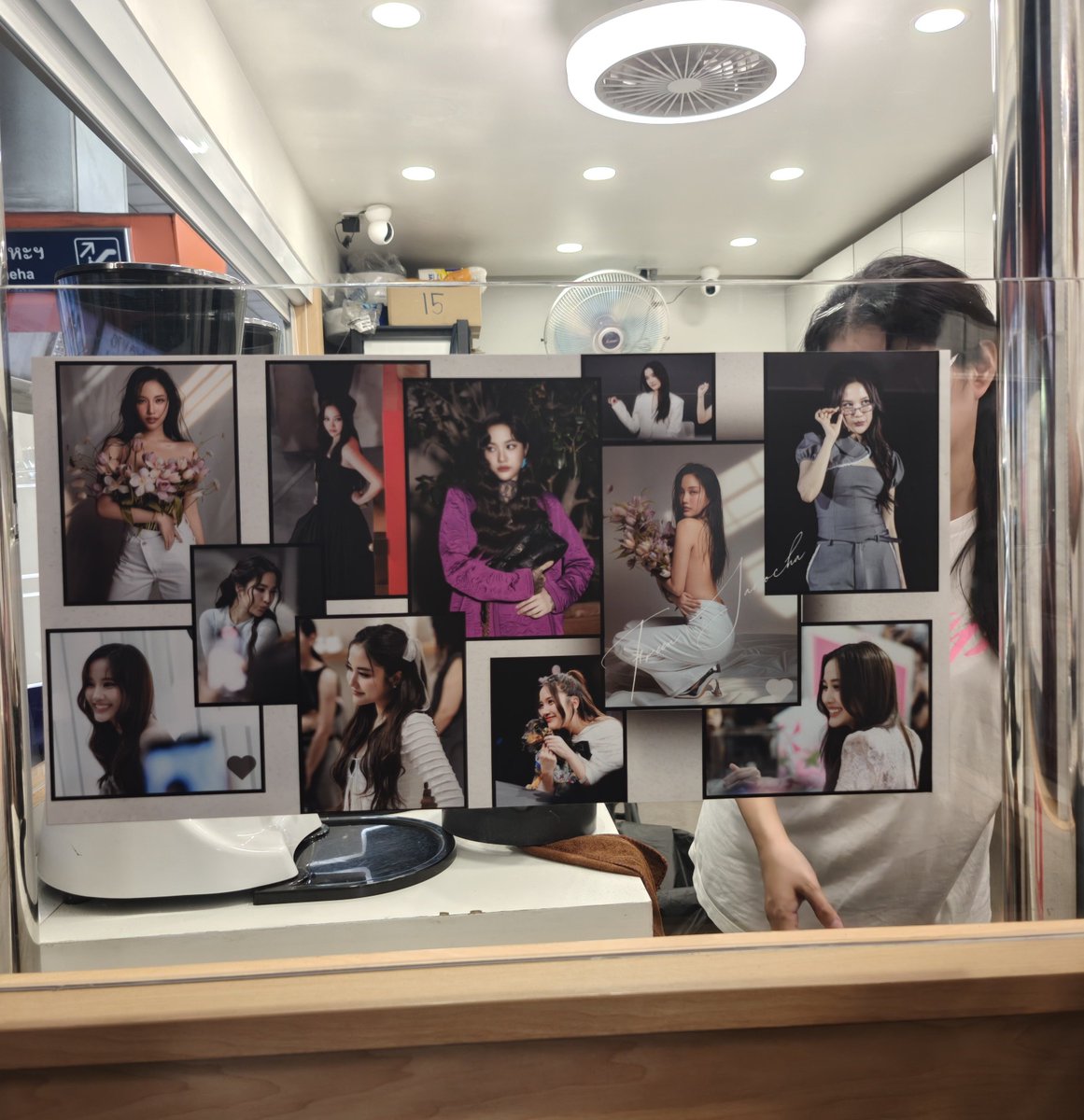 zuuzuushii's tweet photo. มาแล้วจ้า สาขาพญาไท ติ๊ดบัตรแล้วเจอเลย รูปสวยทุกรูป 🥹 ตอนยืนซื้อเครื่องดื่มได้ยินคนพูดกัน อุ๊ย ใครอ่ะ แล้วเค้าก็ยืนๆดูรูปกัน อิอิ

#2841ProjectForFreen
 #srchafreen https://t.co/0MgJUDsWmb