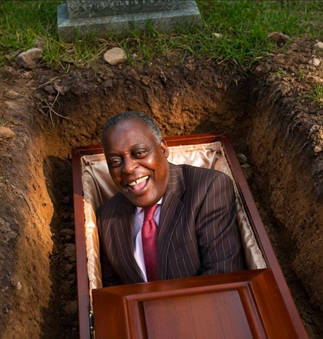 Kagame0115's tweet photo. @UDAPartyKe Just to mock you all eve at the graveyard https://t.co/sgaqs1gbnL
