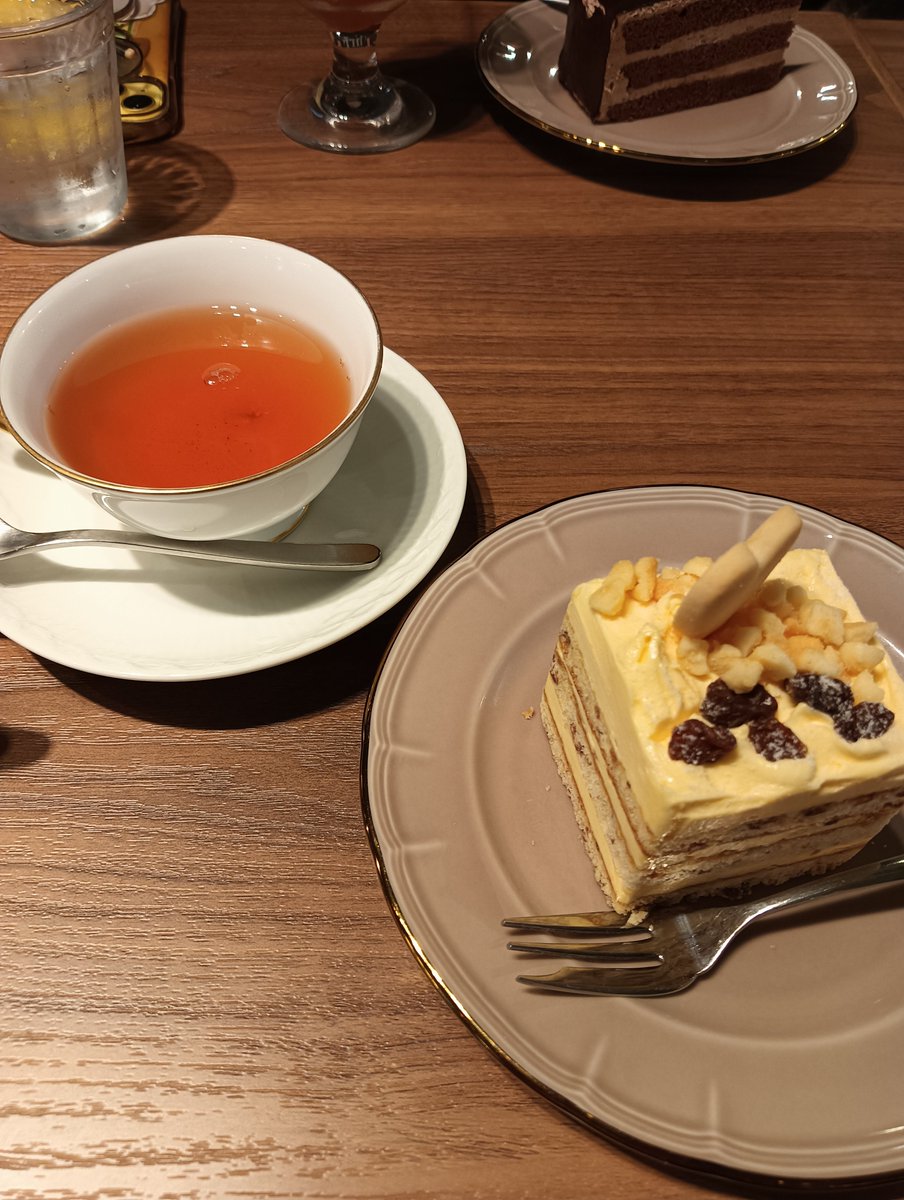 twinkle42222's tweet photo. ✨吉祥寺✨
kichijoji cafe

中道通り歩いて5分の2階にあります

以前はラクールカフェでしたが下の階のパディさんのオーナーが事業継承したそうです

店内広くテーブルの間隔が空いて
いてシックなインテリアが落ち着けます

バターケーキが懐かしい味でした♥️

#kichijojicafe
#吉祥寺
#中道通 https://t.co/jfDlAMqgDr