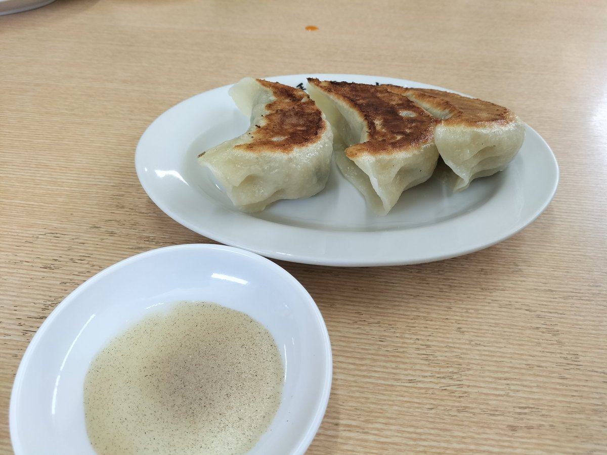 Mabo18339009's tweet photo. 佐野に来たからラーメン食べてく
餃子😋 https://t.co/0D5o0N4RbC