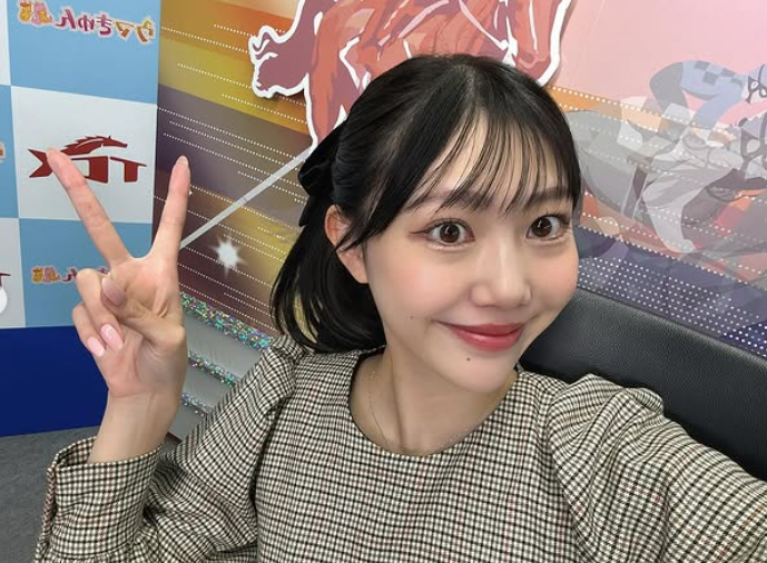 yosh1110_hands's tweet photo. 長崎 百華さん（173cm）、手足の長さが凄すぎるのと、手の大きさもめちゃくちゃ刺さります。
https://t.co/DBrQhs7hU2 https://t.co/RiWE8rPztT