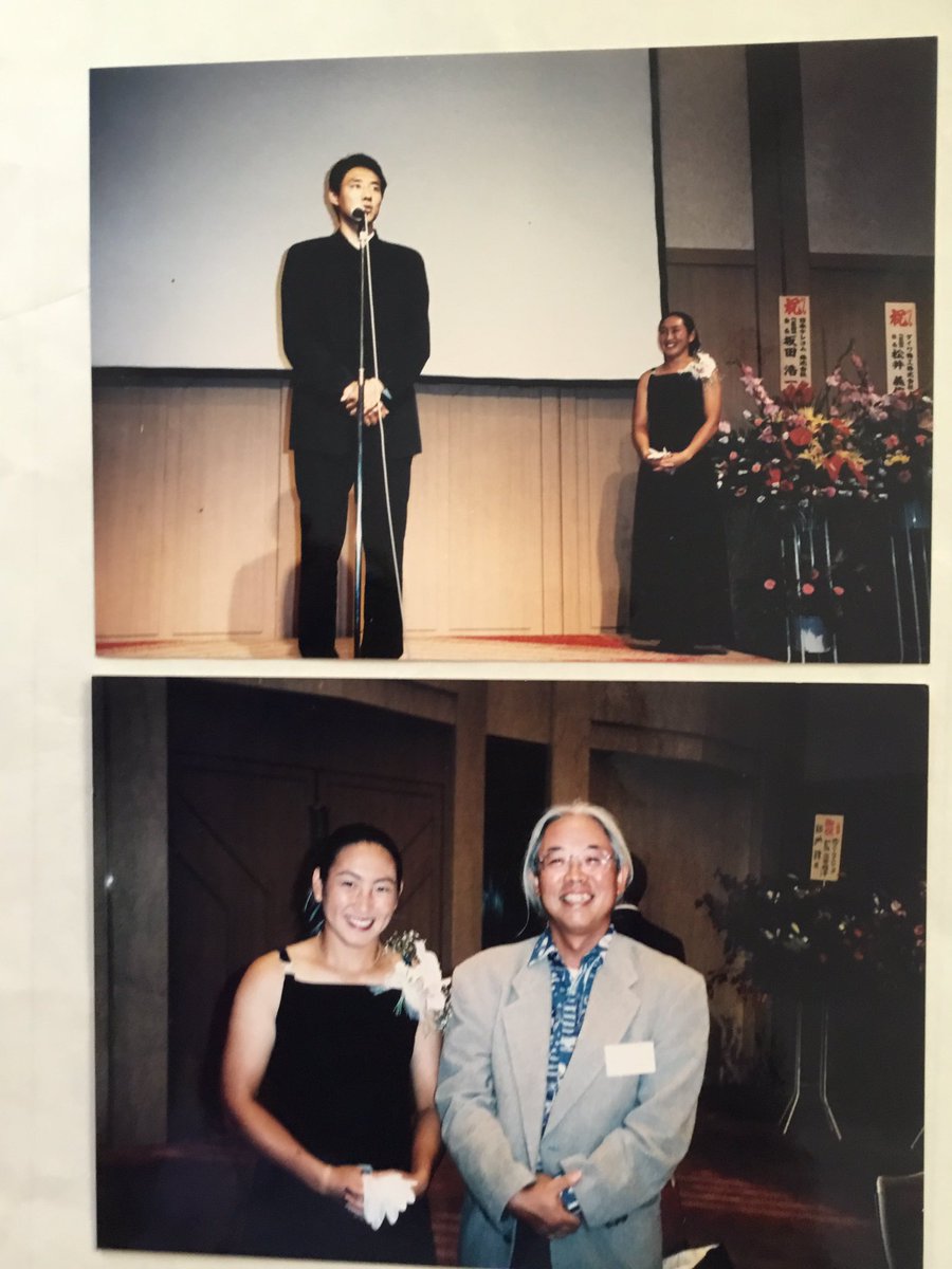 NoboruTama0505's tweet photo. 1999年９月、全米オープン混合ダブルスで初優勝した杉山愛の祝賀会が開催された。写真上は祝辞を述べた先輩プロの松岡修造。田丸も招待されて出席(写真下)。杉山は「大きな自信となり、シングルスでも優勝できる予感がする」と挨拶。杉山はその後、女子ダブルスで活躍し、４大大会で３回優勝した。 https://t.co/ZtUm88wUTZ