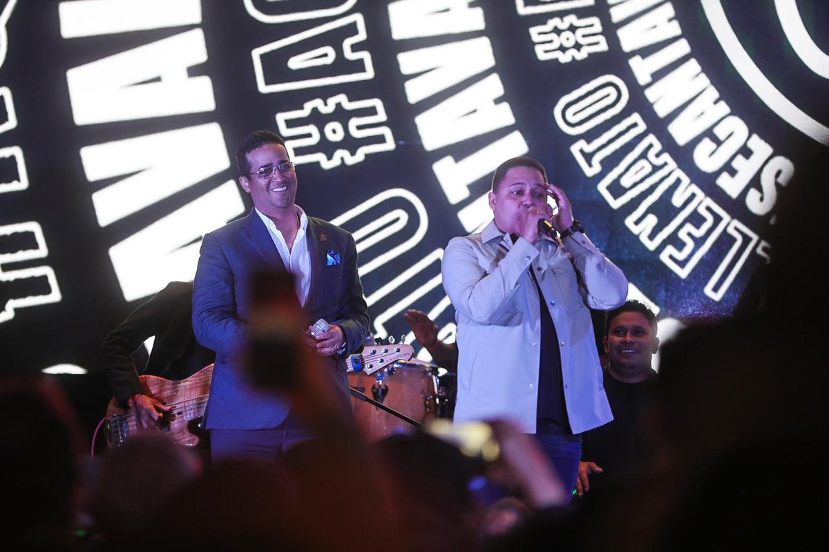 FNDCol's tweet photo. Desde La Guajira llegó a la Feria #ColombiaSonLasRegiones José Mario Bermúdez, quien puso a cantar y bailar a los asistentes con lo mejor del vallenato. 🎶 Su presentación llenó la tarima de alegría y del inconfundible sonido que identifica al Caribe colombiano. https://t.co/ttDyugShvh