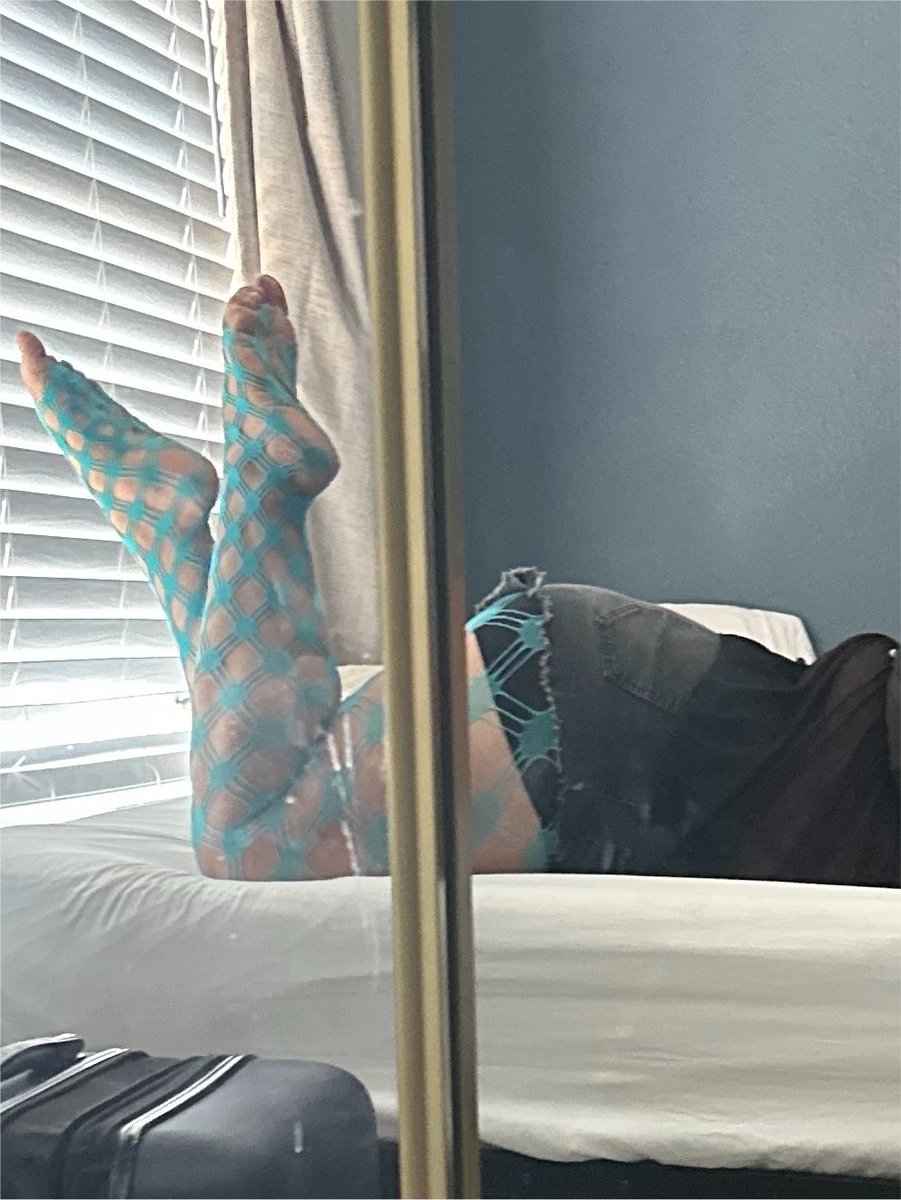 kyootiekitty's tweet photo. fuck my feet https://t.co/Cg7Cmqdt72