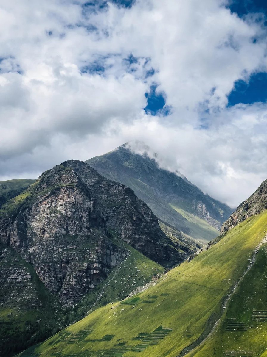 yoursnandieni's tweet photo. This isn't Switzerland, This is our very own India's Smriti valley in Himachal Pradesh 🇮🇳 https://t.co/2viqA64w4M
