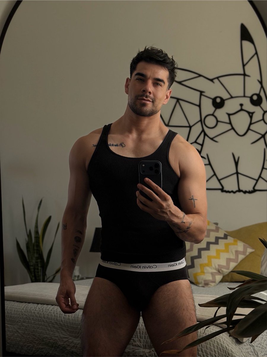 juanlaramx's tweet photo. La subo por qué si me ha costado un ching0 hacer crecer mis piernas 🥺☝🏻 https://t.co/H6r9hpAUef