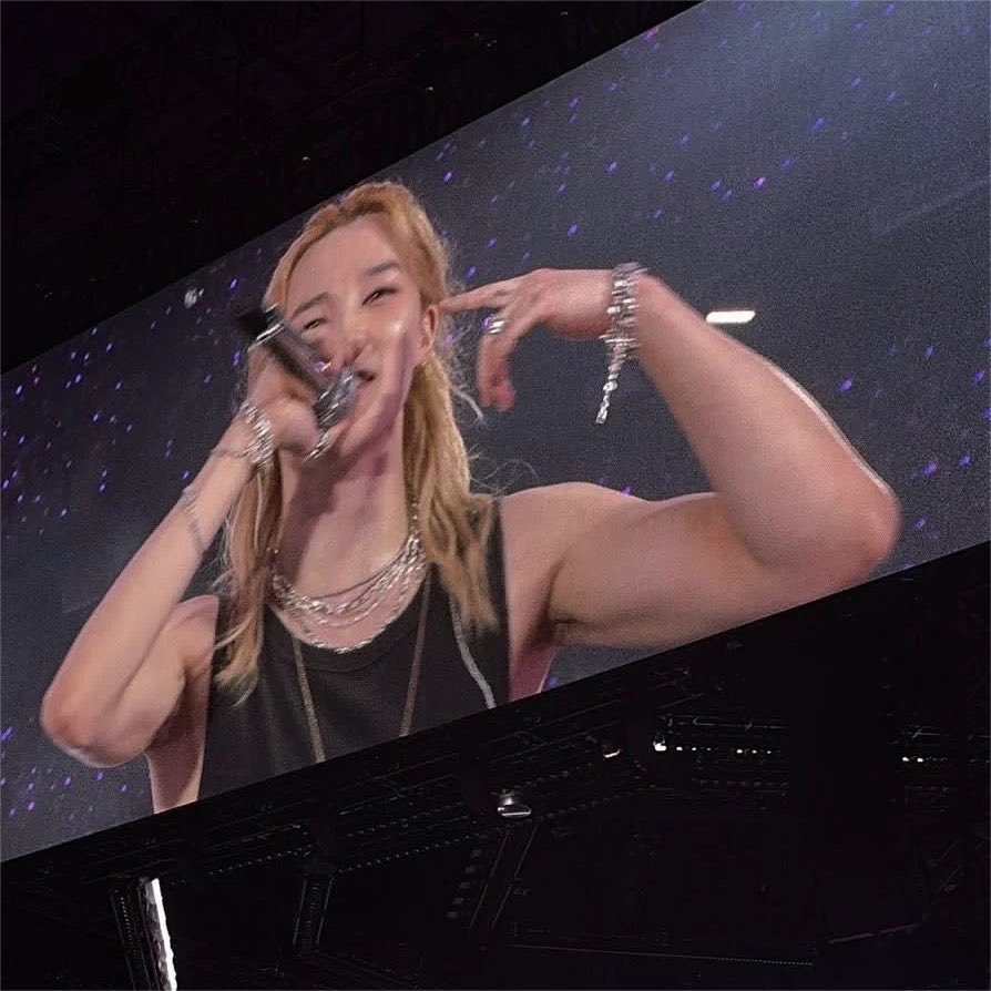 servcuntmin's tweet photo. i’m glad to be alive to witness THE park jimin on the big screen cause gawd damn https://t.co/ajbjtzFT0g