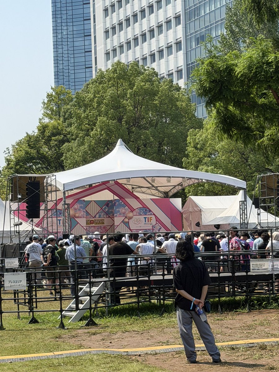 okimichu22's tweet photo. #佐々木楓菜
#日比野芽奈
#ラフラフ

ラフラフの10時開始ライブと特典会終わり。さすがっした
特典会は友人が推してる佐々木楓菜さんと、田中みほりんが大食いで一緒だった日比野芽奈さん。緊張🫨

次はSTUのホットステージに向かいますが灼熱地獄
ものすごい暑さなぜみんな死なないのだ… https://t.co/Zv5EK41aAI