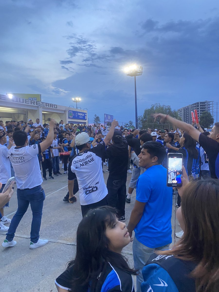 parrismo8's tweet photo. Esta es tu gente que nunca te abandona @Club_Queretaro https://t.co/WC2HuQntE1