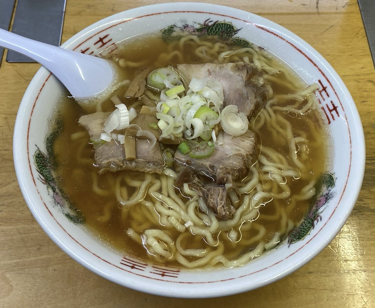 Steppin_life's tweet photo. 喜多方ラーメン🍜坂内食堂の横にある松食堂。20分ぐらい並びました。ご馳走様でした。
#喜多方ラーメン　#松食堂 https://t.co/FQDSa0EQJx