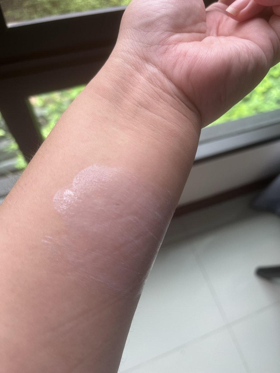 Yingnewnutt's tweet photo. @smilexjynx แนะนำกันแดดเริ่ดๆ ค่ะ เตง Mizumi UV Ultimate Matte &amp; Oil Control ซึมเร็ว เกลี่ยง่ายมาก เนื้อไม่เหนอะ คุมมัน 

#Shopee #ป้ายยา 

https://t.co/XLwZeobjdD https://t.co/cTvy5mf8ux