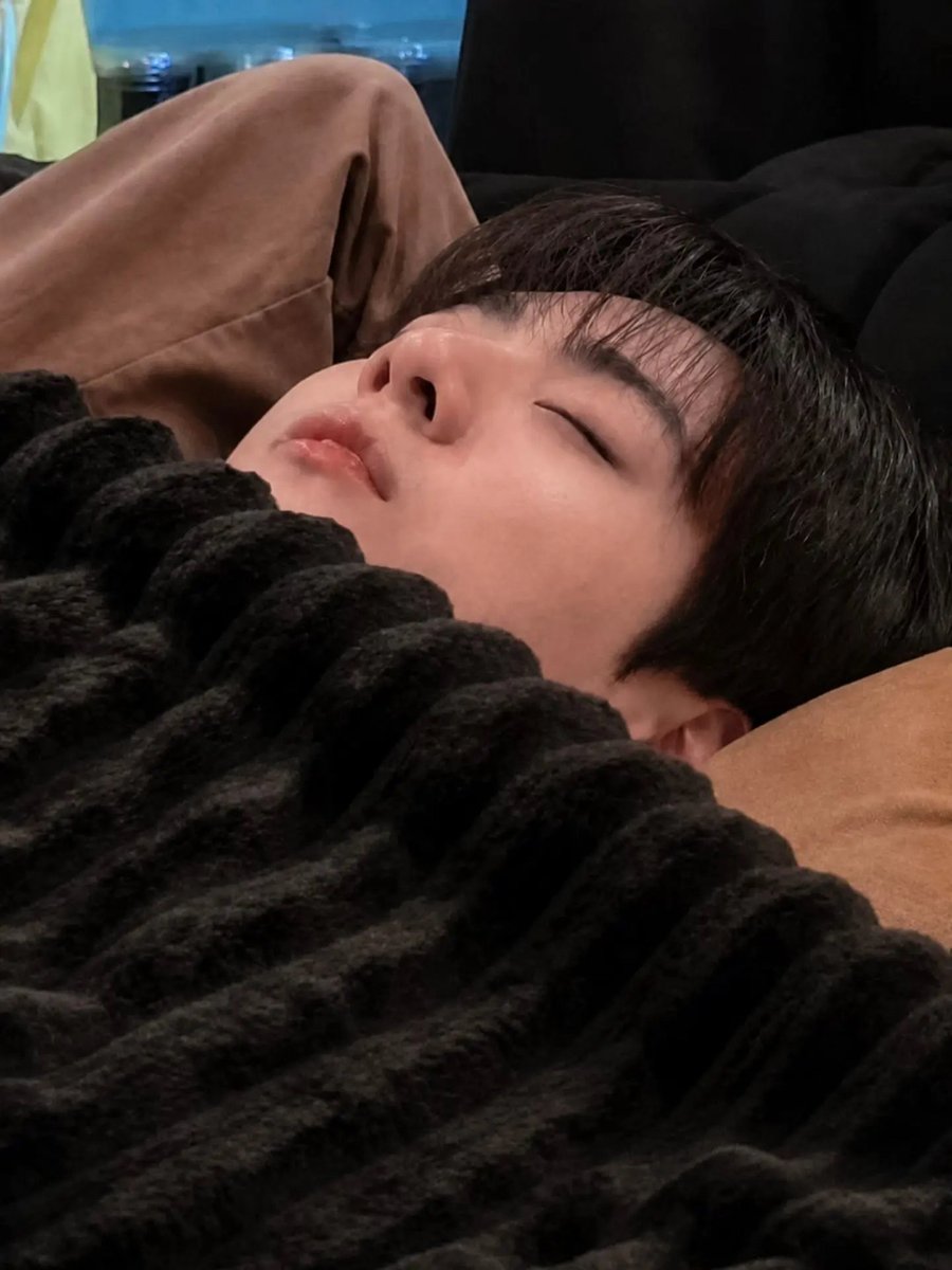 Jungkoo_gukkk97's tweet photo. https://t.co/ZbV4CVRnWn