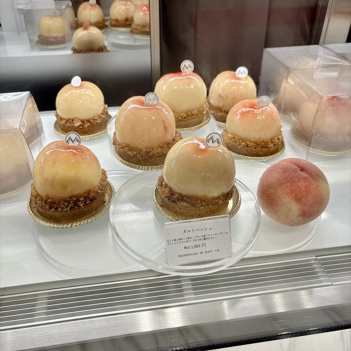andsea2's tweet photo. 日本橋三越に出店中のモンサンクレールさん
並んでる間にピーチパイ売り切れてしまうかと焦ったけど無事に確保できました✌️ https://t.co/JvkXKRPhb7