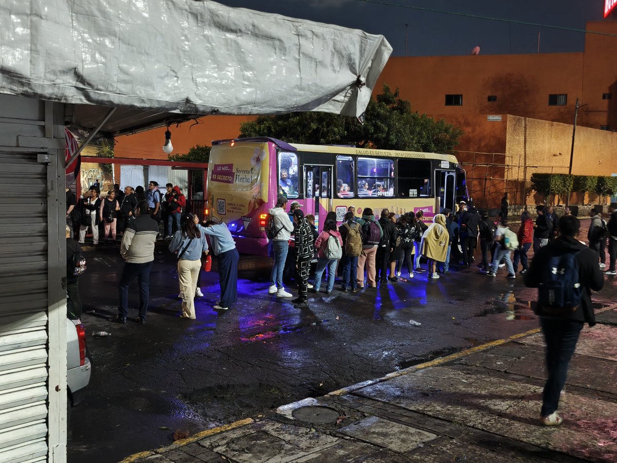 mechanoiser's tweet photo. @MetroCDMX Hijos de perra, manden a poyo de rtp https://t.co/vTNYsDcArg