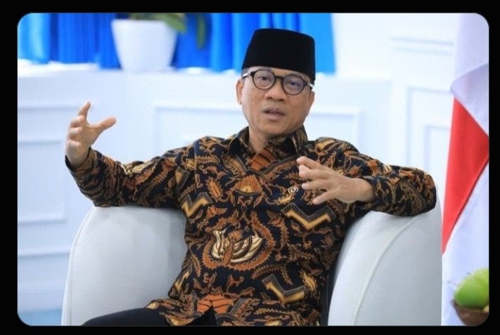AriatnoNono's tweet photo. Yandri Susanto menegaskan, video yang beredar di medsos Sangat Menyesatkan, dibuat menggunakan teknologi AI/deepfake. Dan tidak pernah mengatakan, aturan larangan mendirikan kios dan toko kelontong dalam radius 2 km dari KDMP. Itu mengadu domba dan mengganggu Stabilitas Nasional. https://t.co/lwTJQgRcmn