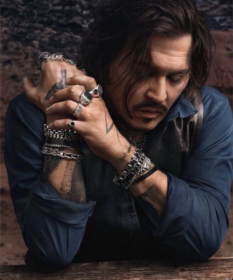 GatsbyV82246's tweet photo. @ladybug22954217 #JohnnyDeppDiorBeauty #ThankYouDior
#SauvageExtrait
#NewFragrance
#ReleasedToday
#Legendary #Loved https://t.co/ymlw08qLTT