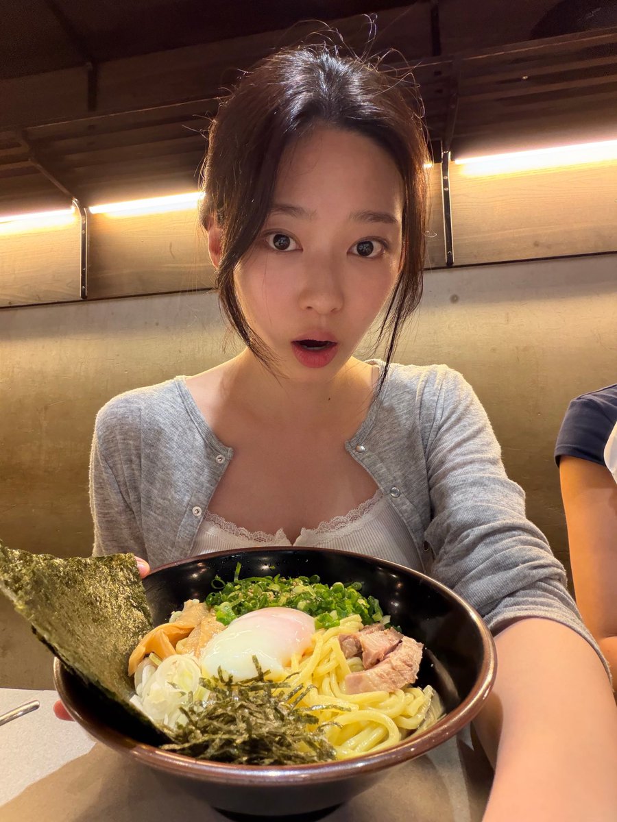 KMJUpdates's tweet photo. 260802 | Kim Minju Instagram Update 

"😋

🦑

롸"

🔗https://t.co/maPk20iRXl

#김민주 #KimMinJu @minju_official_ https://t.co/rIzAEiwpzW