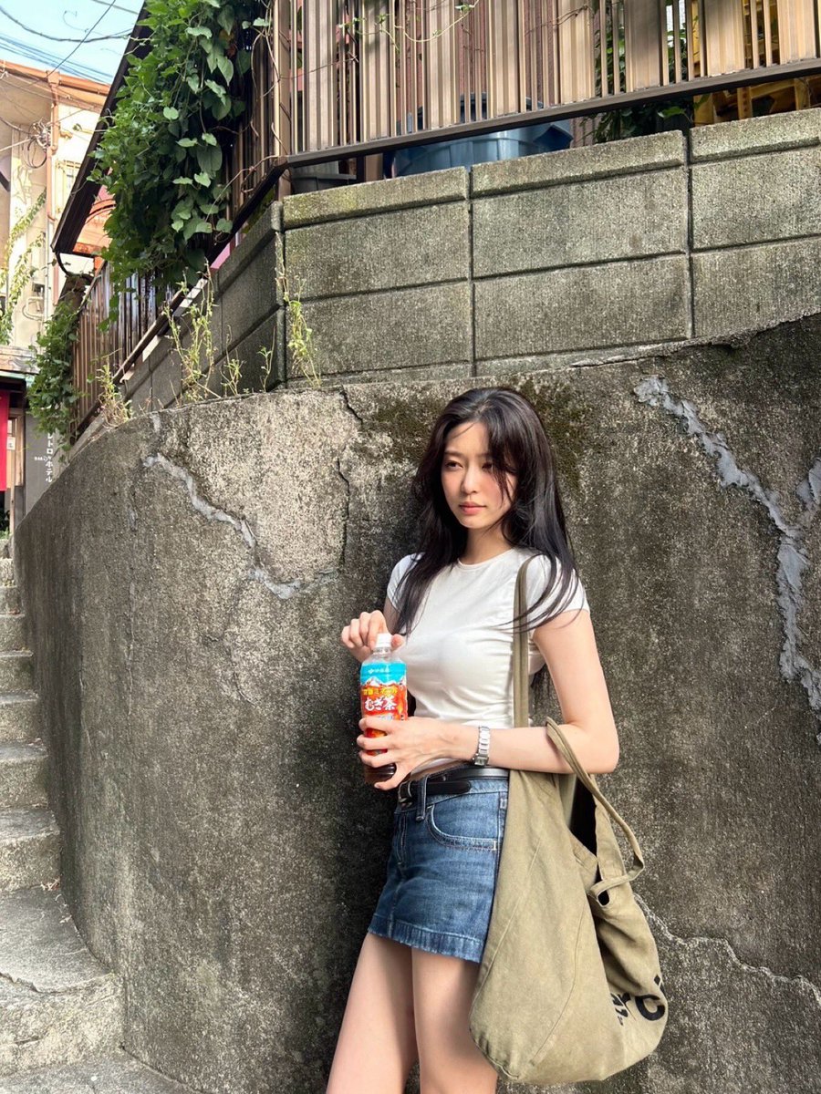 KMJUpdates's tweet photo. 260802 | Kim Minju Instagram Update 

"😋

🦑

롸"

🔗https://t.co/maPk20iRXl

#김민주 #KimMinJu @minju_official_ https://t.co/rIzAEiwpzW