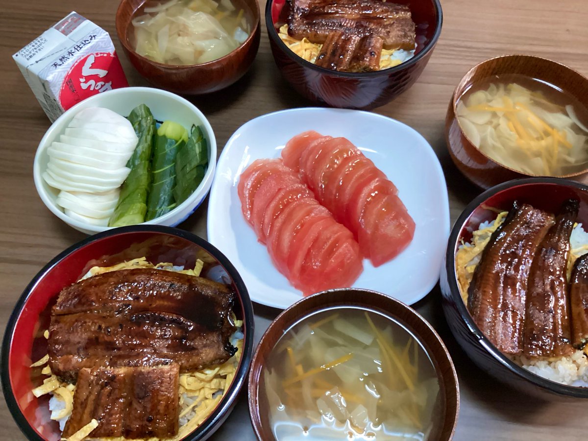 yoko_7929's tweet photo. 半額ゲットぉ～🤗
つい先日 土用の丑の日に食べたばかりだけど
また  #うな丼 にしちゃいました😋
  #晩ごはん  #おうちごはん 
かぶの  #ぬか漬け が良く漬かって美味しかった☺️ https://t.co/iSlp59Is2o