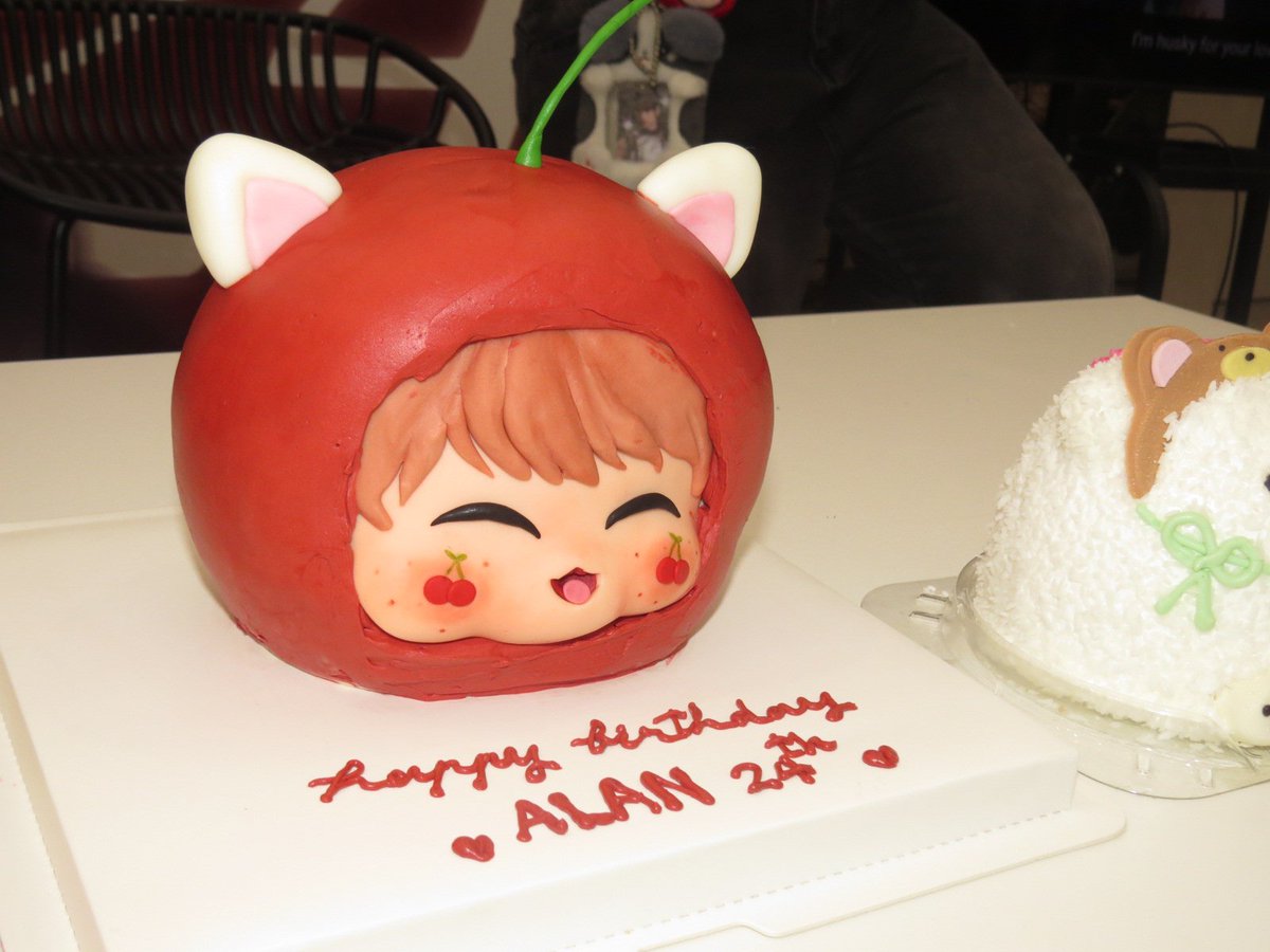 opmtuire's tweet photo. ขอบคุณสำหรับ give away ทุกคนเมื่อวานมาก มาก เลยนะคะฮือ ㅜ ㅜ  แล้วก็ขอโทษน่วยถ้าแบบเมื่อวานไม่ได้คุยหรือเล่นก่ะคัยเบย แต่ขอบคุณทุกคนที่มายัดใส่มือมาก ๆ จิงจิงนะคะ งานเมื่อวานเป็นความทรงจำที่ดีทิ้สุดนัยจัยเค้าเบย ขอบคุณจริง ๆ นะคะ 🤲🏻🤍🥺

#ALAN24therrychapter 🍒 https://t.co/JKxIrZC1mS