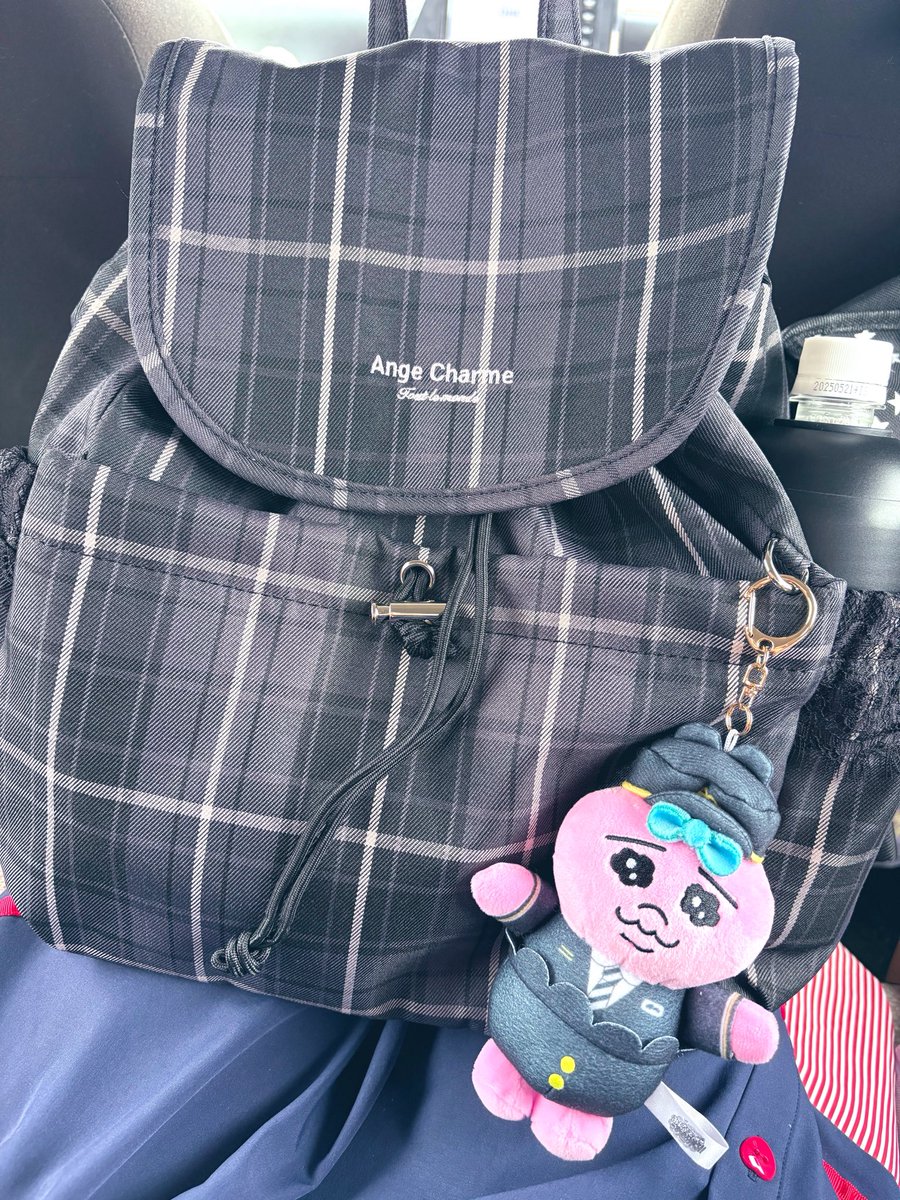 Pretty_2tama5's tweet photo. 辻ちゃんのしまむらリュックにJRの車掌おぱんちゅぴったり🐰🚃
#おぱんちゅう���ぎ #しまむら https://t.co/slQLSjn0Ub