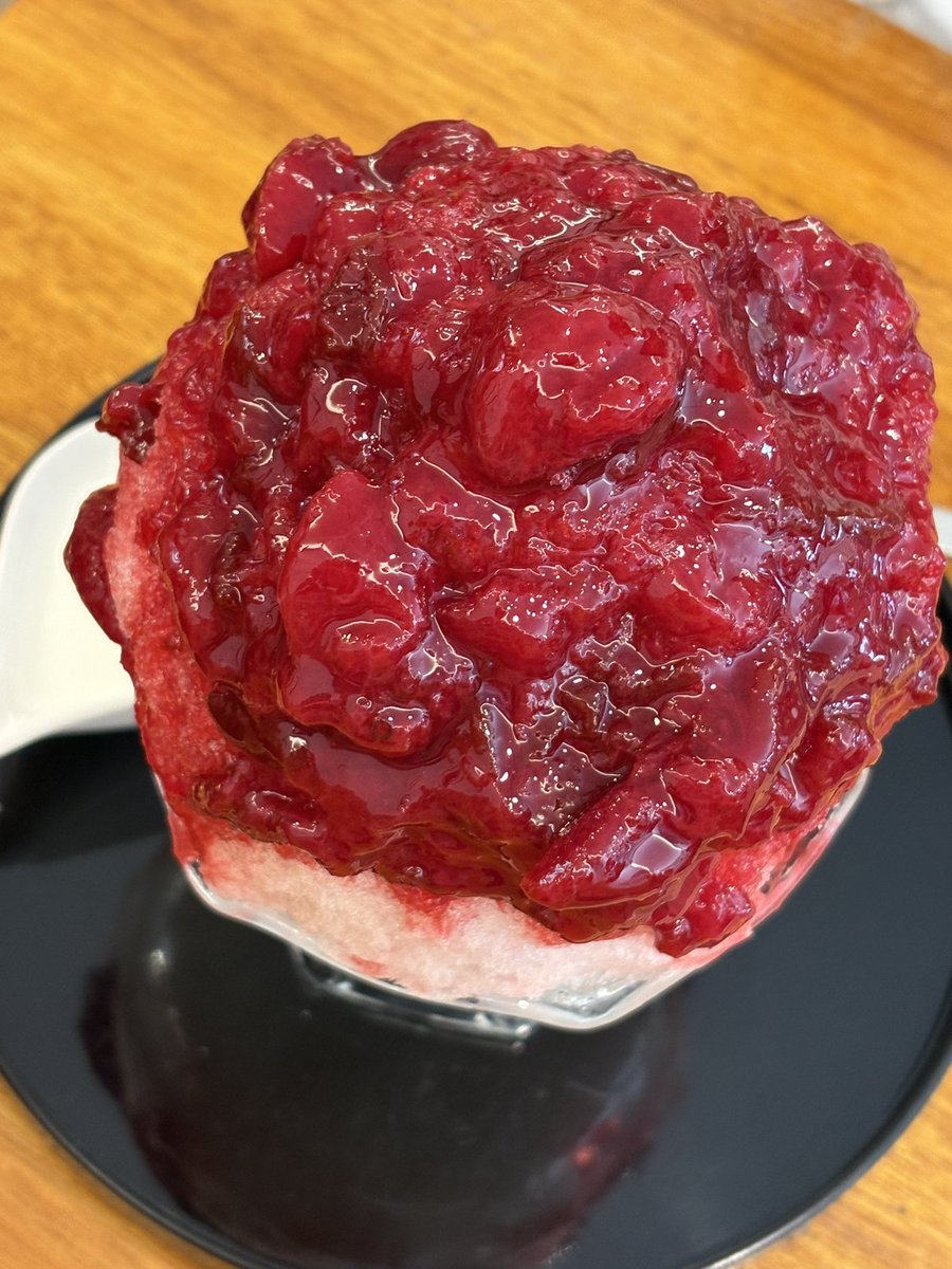 ___carrotcake's tweet photo. 부빙 자두빙수

새그럽다는 말이 절로 나왔고
새그럽다란 무엇인가 알려주는 시간 가졌습니다 https://t.co/O2dCd5aGEX