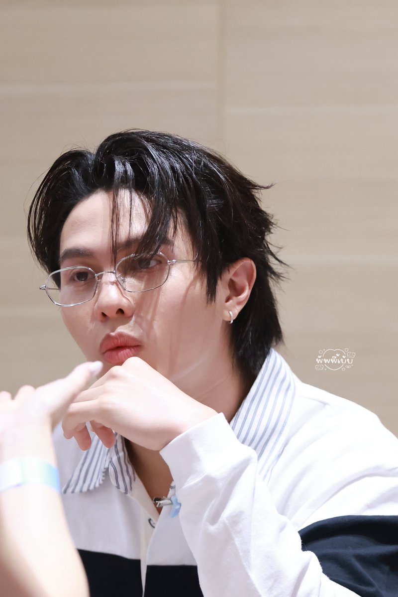 mypuppybabe's tweet photo. ความหล่อทะลุกรอบแว่น

LYKNxLYKYOU BOOK FAIR 

#งานมหกรรมนิยายนานาชาติ2026xLYKN
🍒 @Williamjkp1 #williamjkp — 𝝑𝝔 https://t.co/tqFMU4TFwU