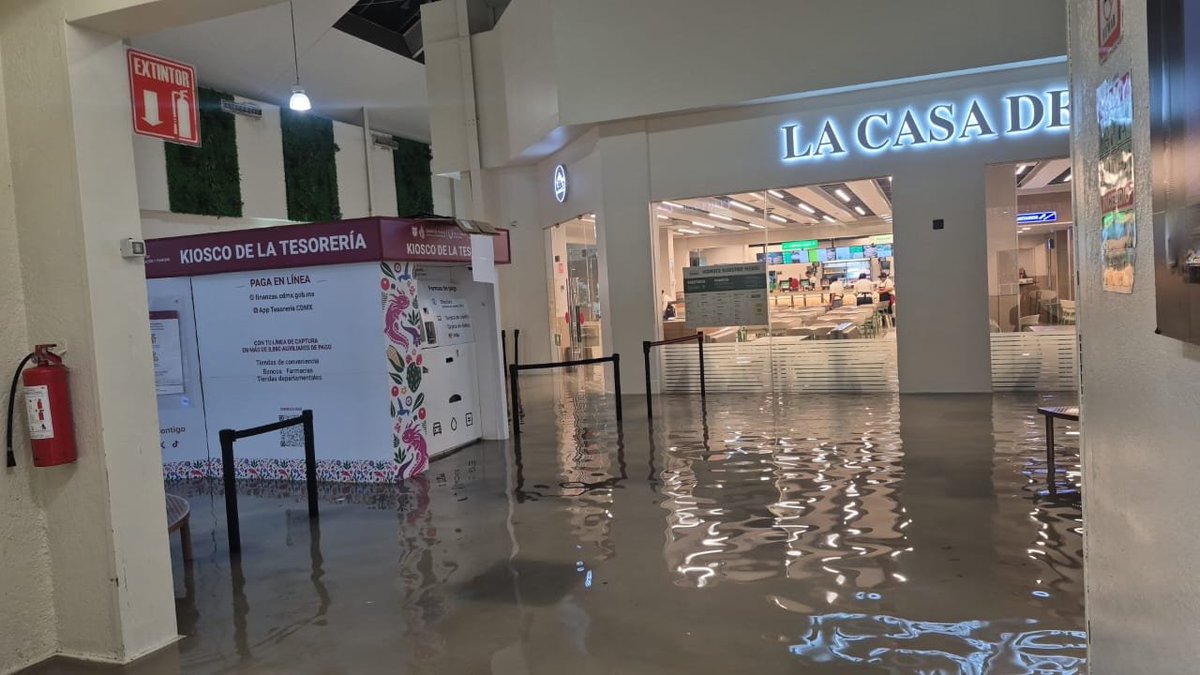 monymentado's tweet photo. #tlaloc camate po favo!!! #lluvia #granizo #plazaoriente https://t.co/9Cx99Ieevh