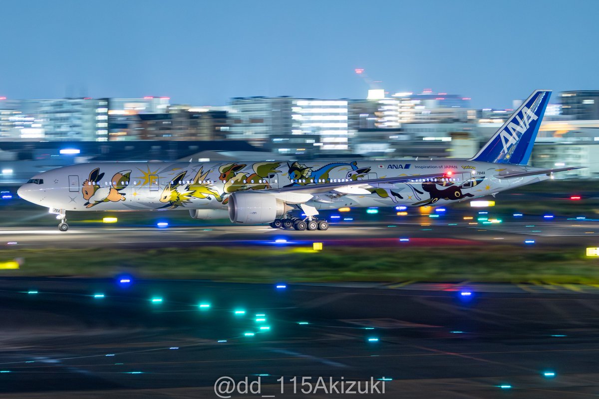 dd_115Akizuki's tweet photo. 2026/8/1　FUK/RJFF
機材繰りにより突如福岡へ飛来したイーブイジェット。
夕暮れ時の飛来でしたが、34アプローチの捻りとデッキからの夜撮とまとめて楽しめました！！まさか福岡で撮影できるとは思わず・・・😂
ANA/NH B777-300ER JA784A
#Akizuki_Airplane https://t.co/5vBKeOGhyI